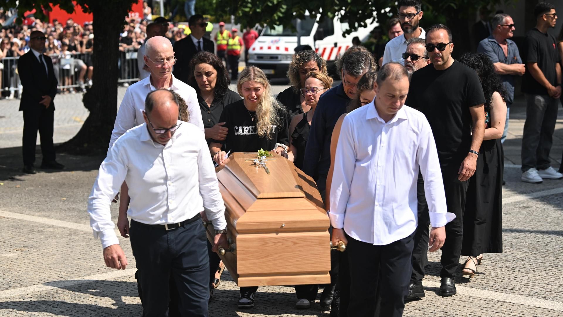 El entierro de Diogo Jota tras su accidente mortal de tráfico en Zamora