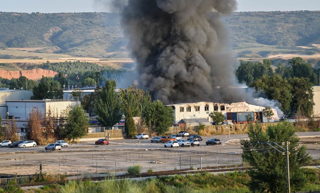 Desactivan las recomendaciones para Alcalá de Henares y Meco tras el incendio de Azuqueca