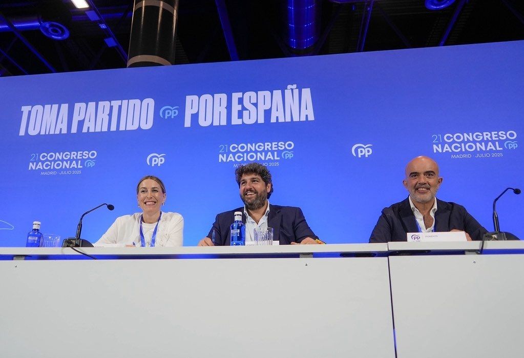 El mensaje que el PP ha lanzado a la "cúpula del PSOE corrompida" tras aprobar su ponencia de Estatutos