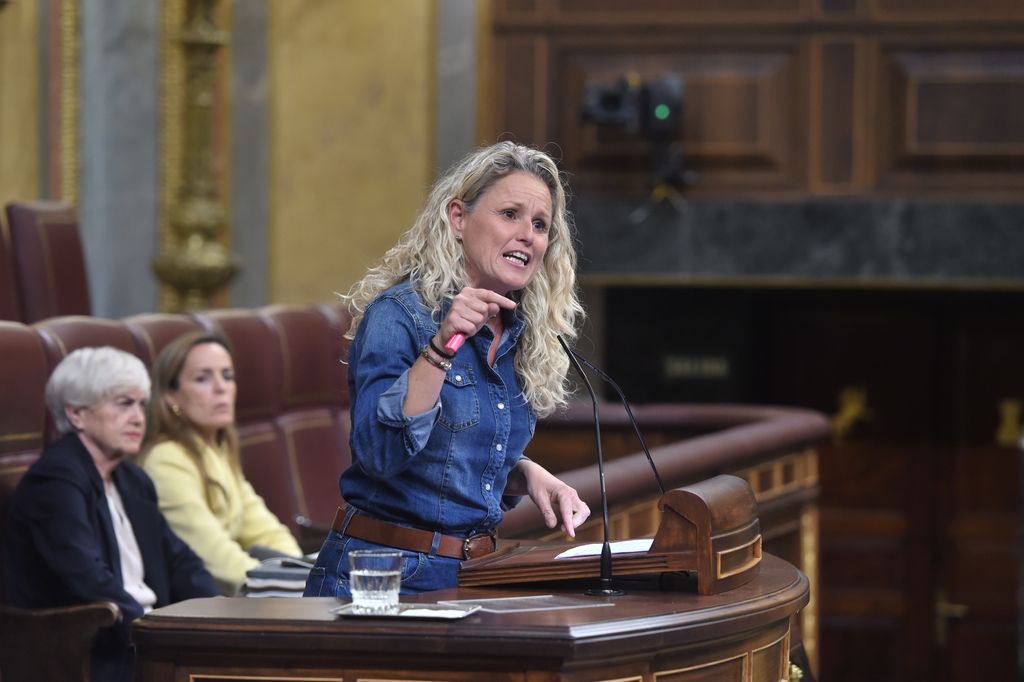 Guerra tuitera de las nuevas portavoces del PSOE y del PP