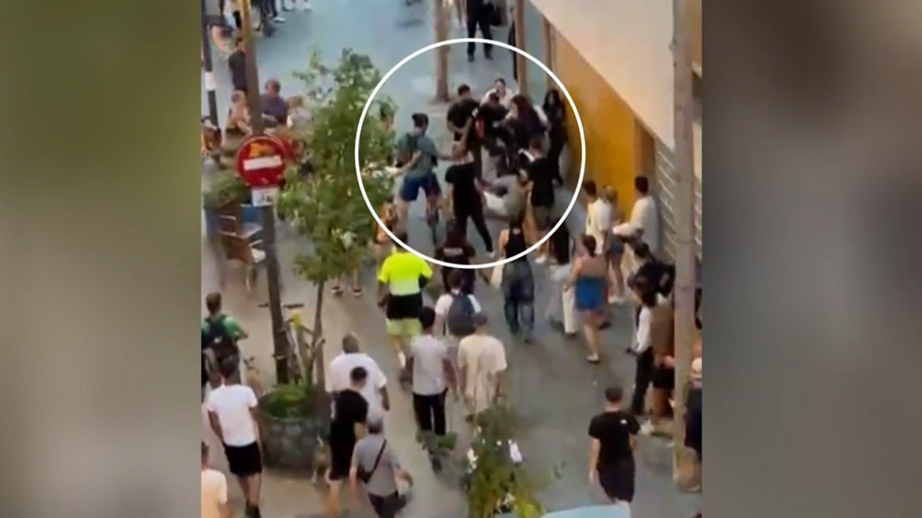 Vecinos se enfrentan a presuntos ladrones por los robos que sufren en Barcelona