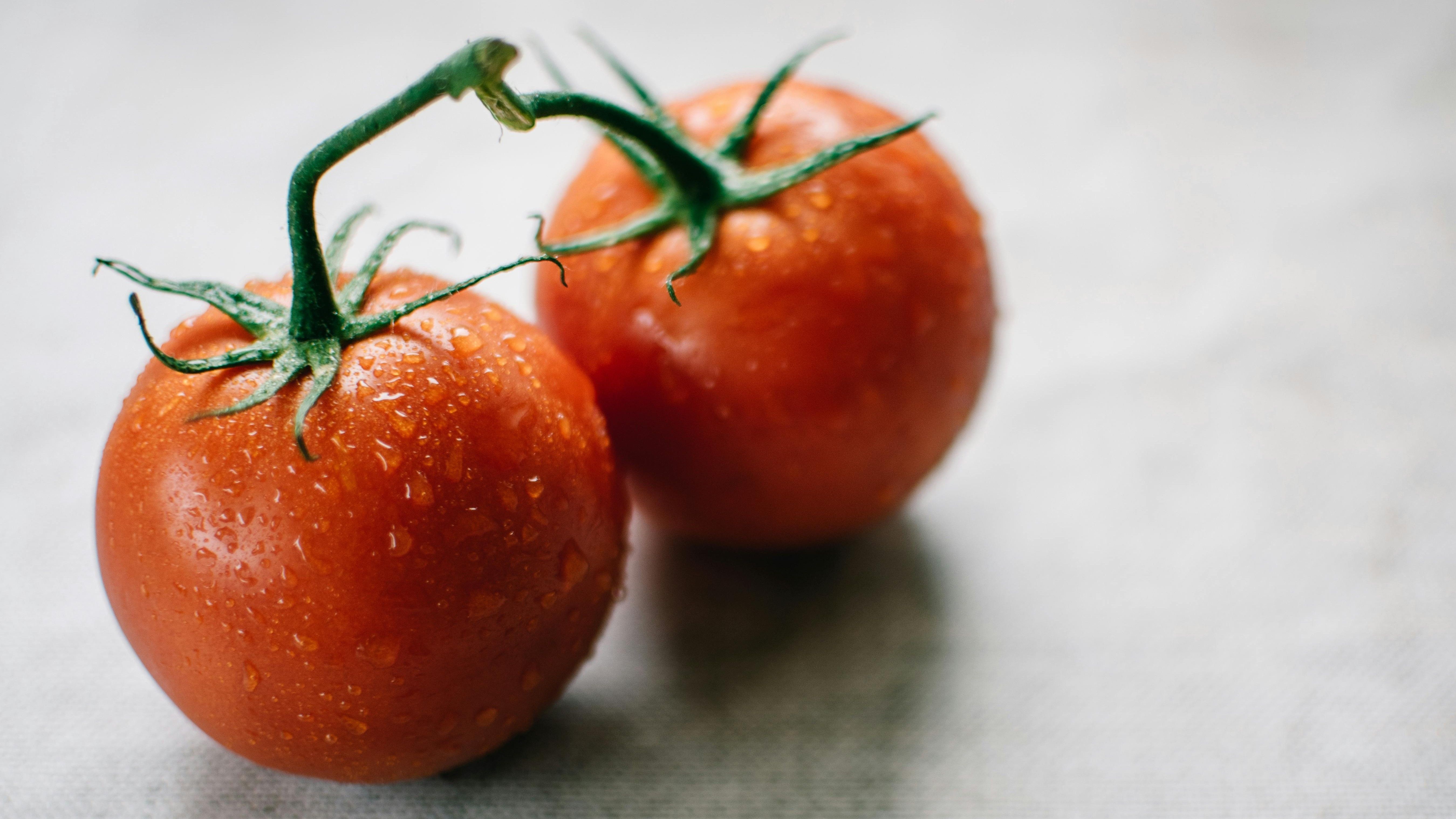 Tomates para combatir el sudor. FUENTE: Pexels