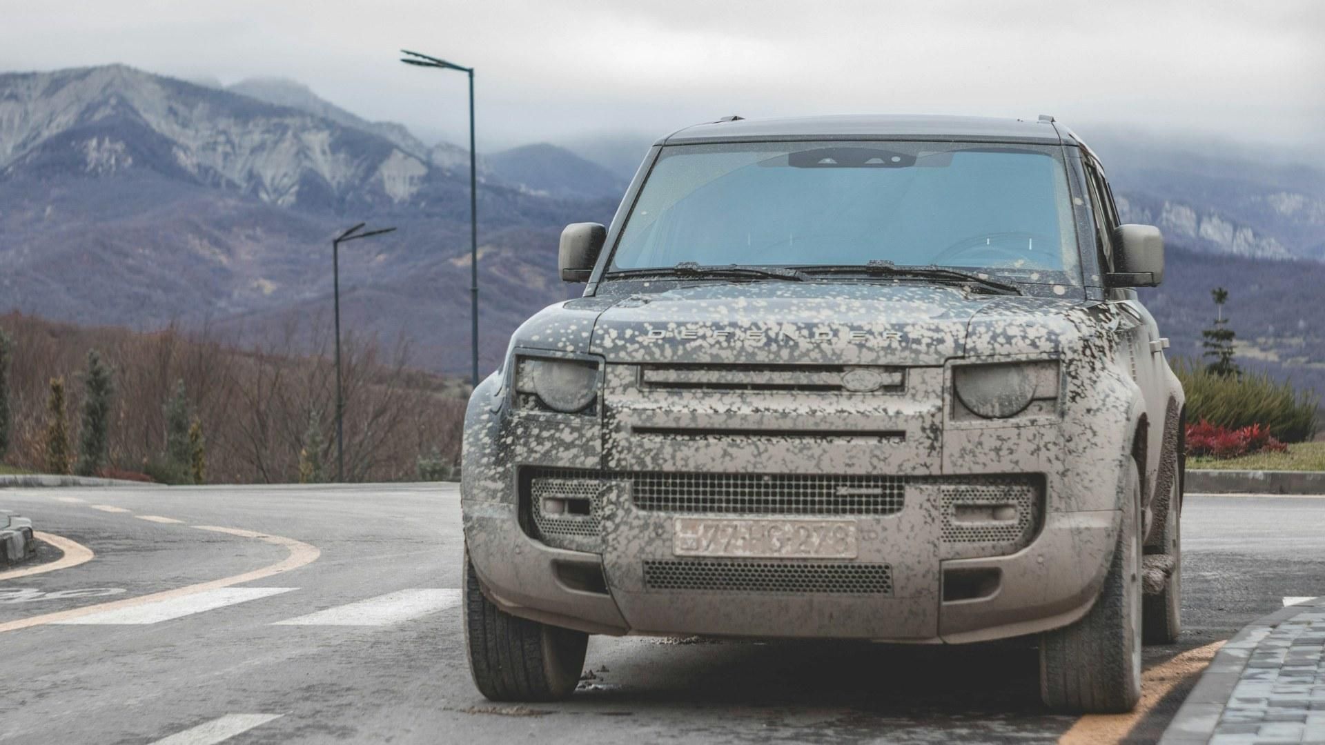 Una matrícula totalmente ilegible por la suciedad