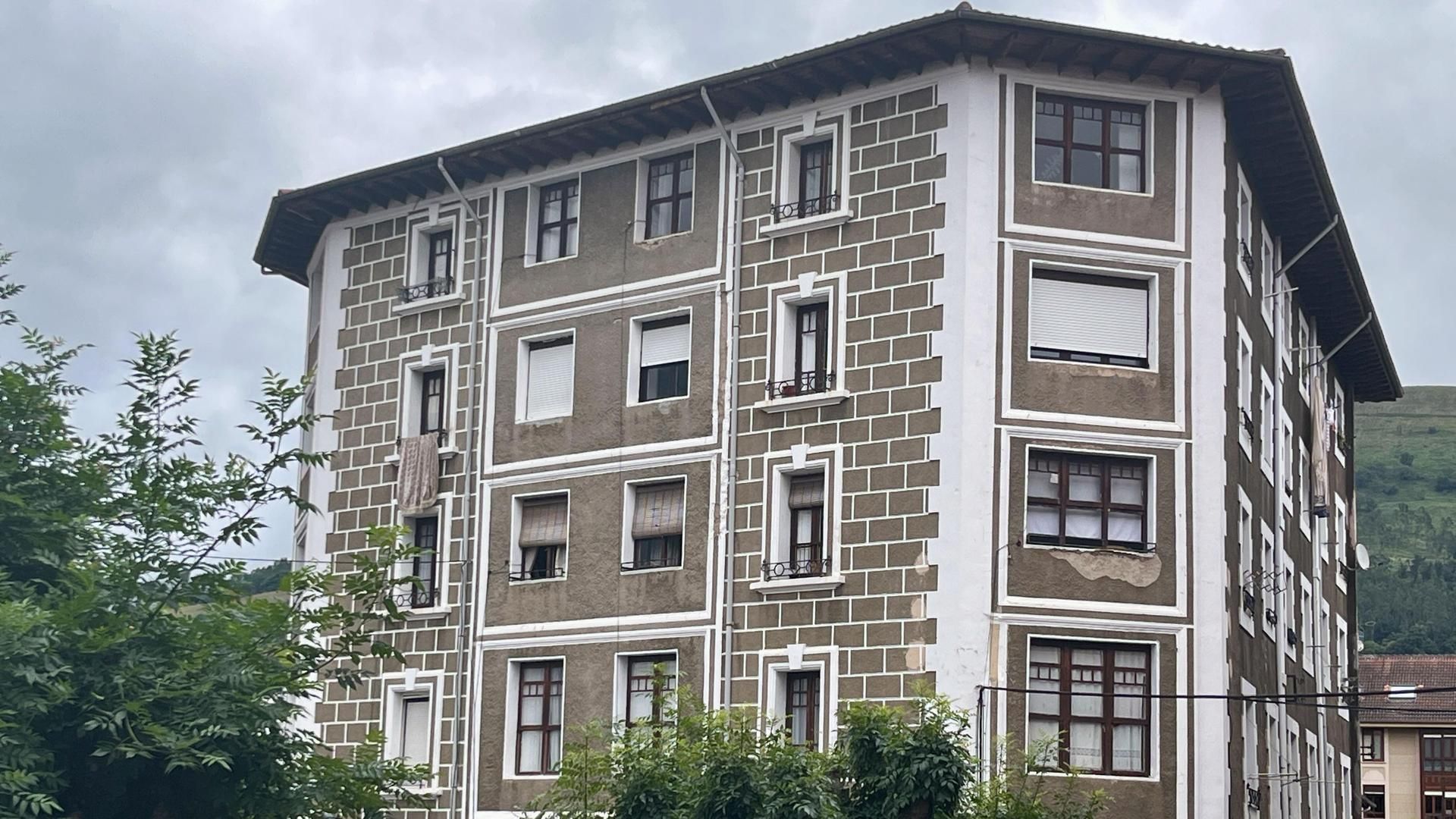Abandona el edificio la mujer que amenazaba con hacer explotar dos bombonas en su piso