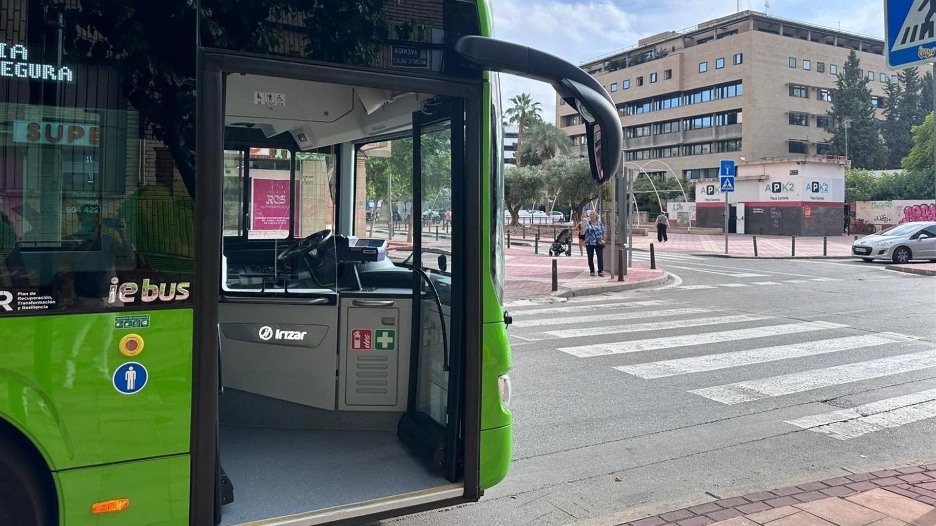 Detenido un hombre por presuntamente acuchillar a una mujer en la estación de autobuses de San Andrés, en Murcia