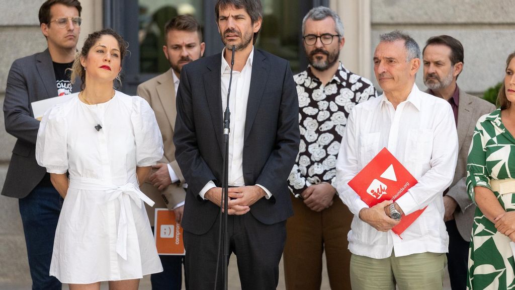 El ministro de Cultura, Ernest Urtasun, ofrece declaraciones a los medios tras la reunión de seguimiento del pacto del Gobierno de coalición entre PSOE y Sumar, en el Congreso de los Diputados, a 2 de julio de 2025, en Madrid (España).