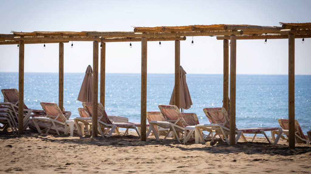 Imagen de archivo de una playa en Castelldefels