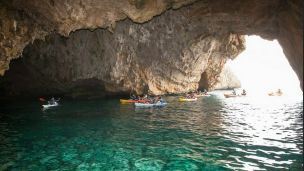 Las mejores cuevas marinas de la costa de España, de islas Baleares a Asturias