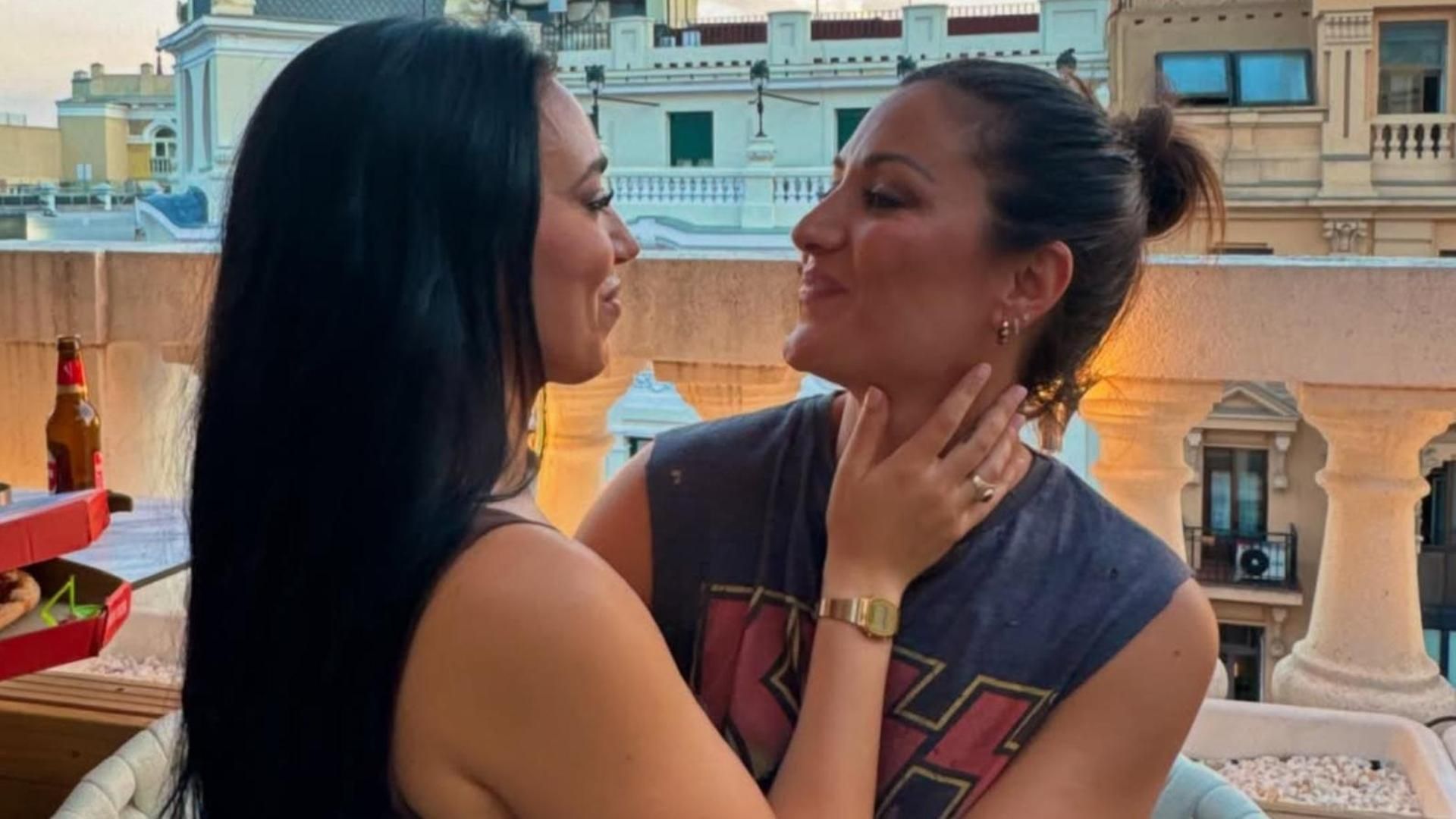 El beso más esperado: Nagore Robles y Carla Flila