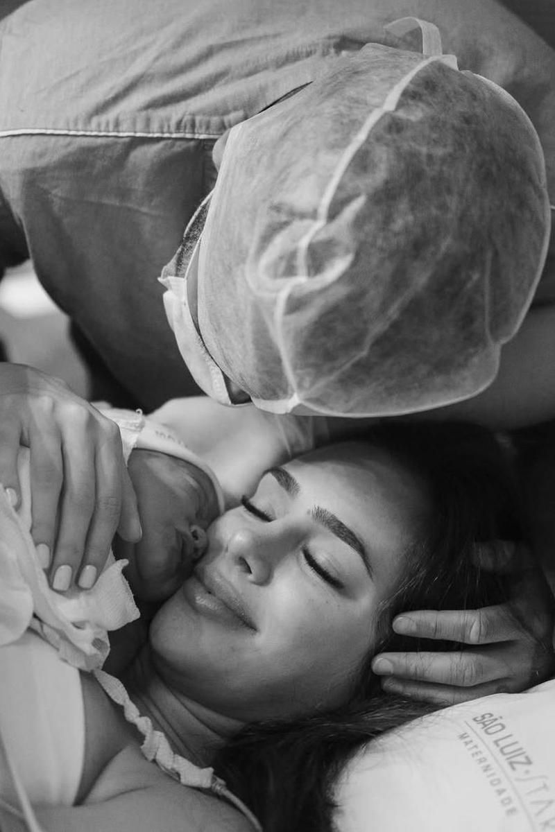 Neymar y Brun Biancardi junto a su nueva hija, Mel