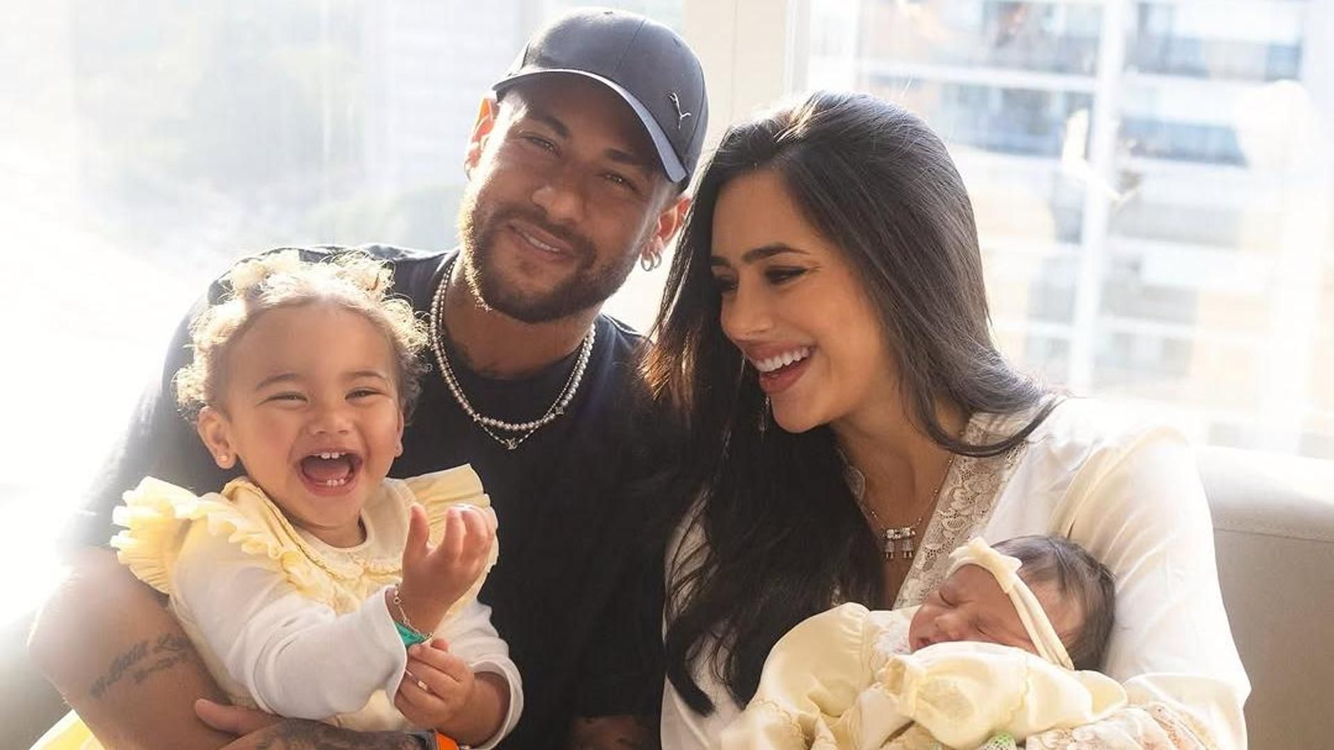 Neymar y Bruna Biancardi con sus dos hijas