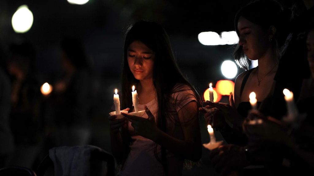 Aumentan a 104 los muertos por las inundaciones en Texas: 10 niñas y una monitora siguen desaparecidas
