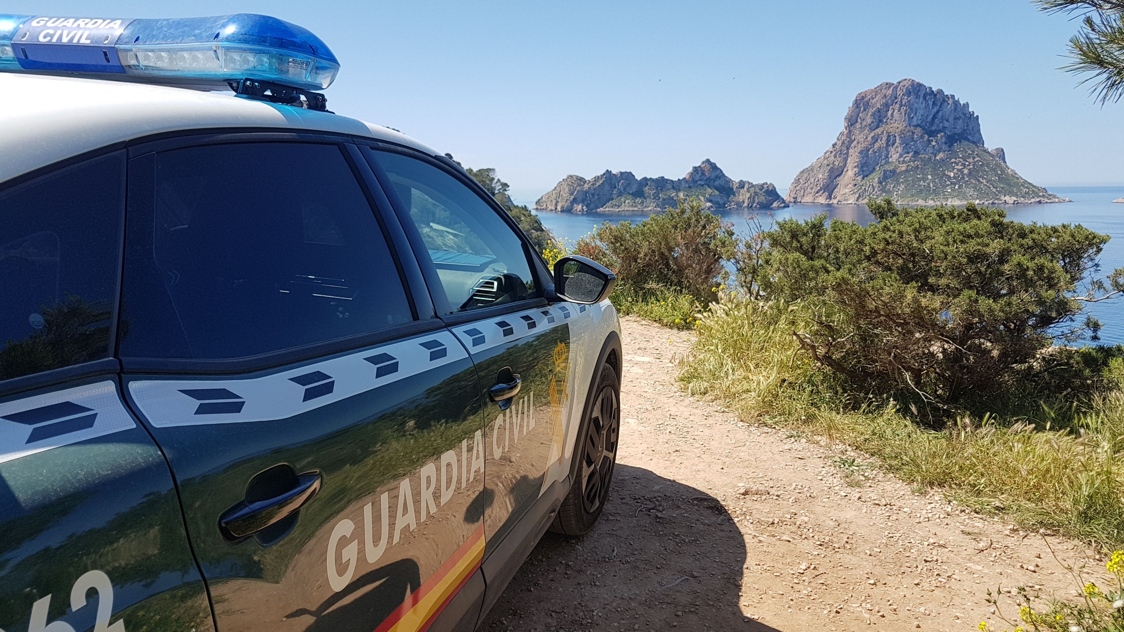 Coche de la guardia civil en Ibiza