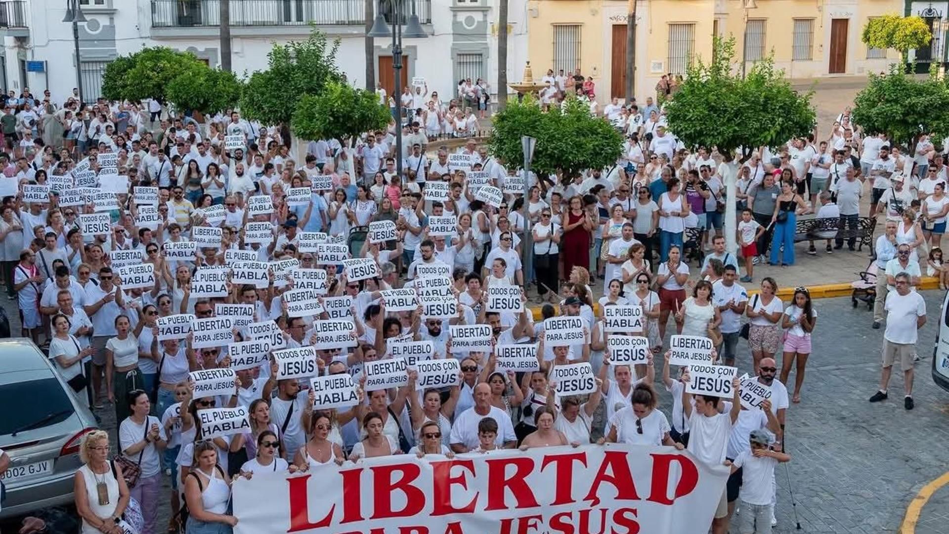 Concentración pacífica celebrada en Brenes, Sevill, para pedir la libertad de Jesús