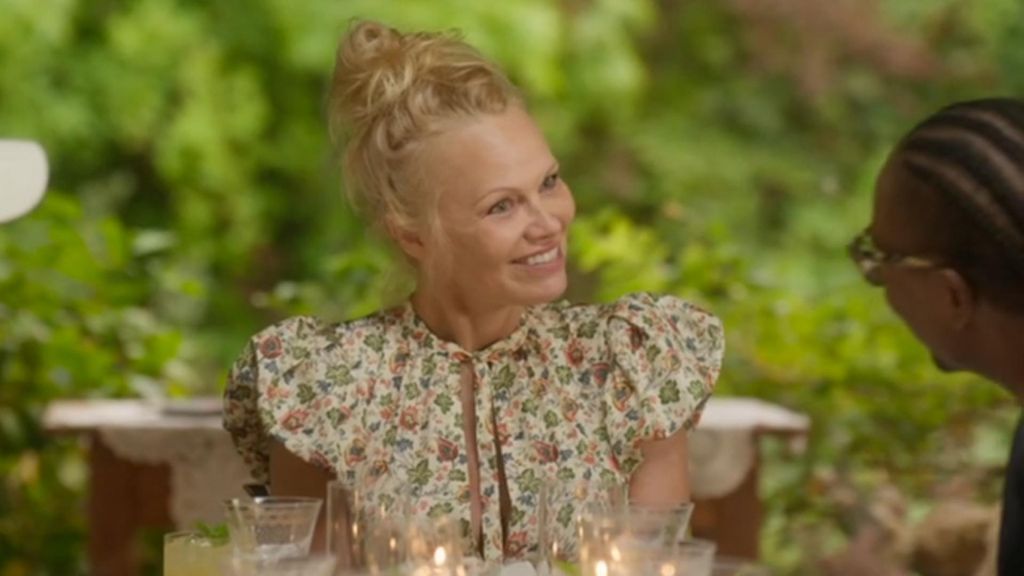 El menú vegano que Pamela Anderson prepara para sus hijos en su nuevo programa de cocina
