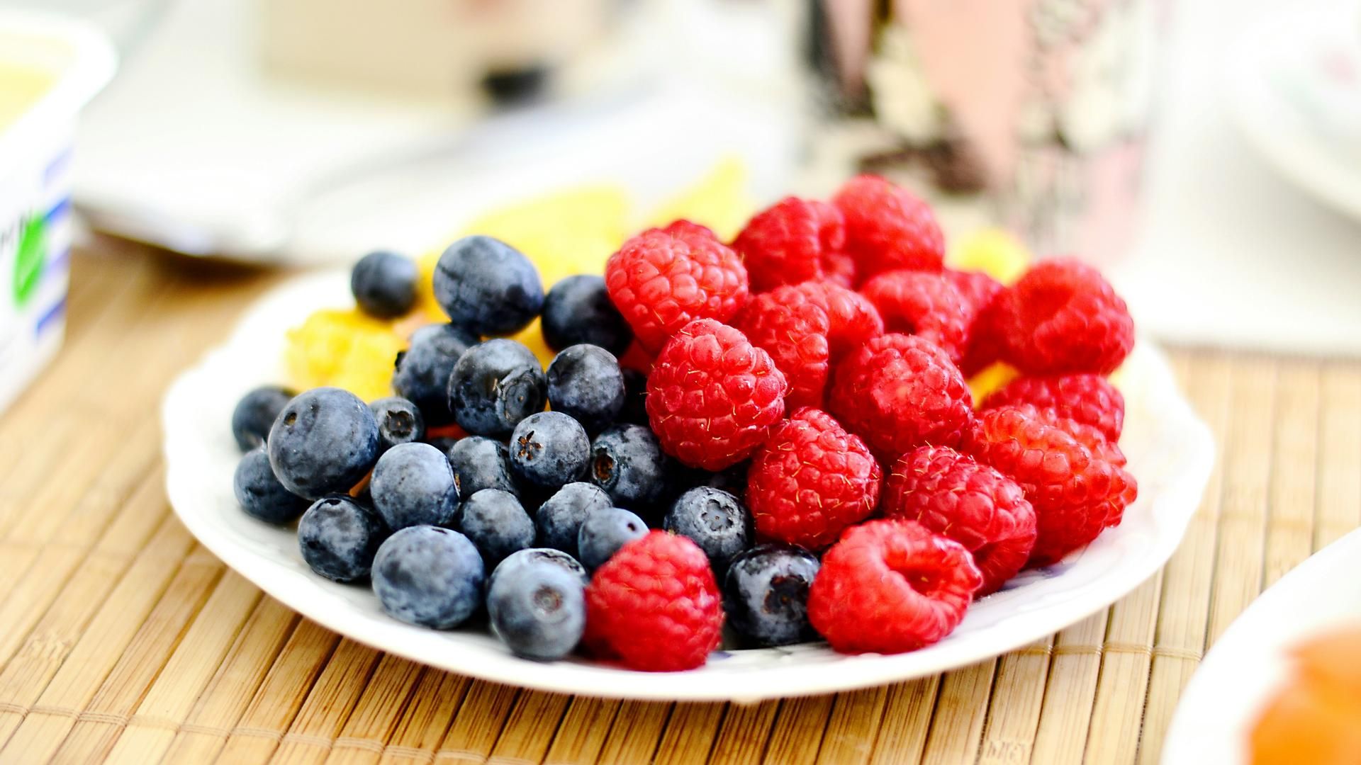 frutos rojos antioxidantes unsplash