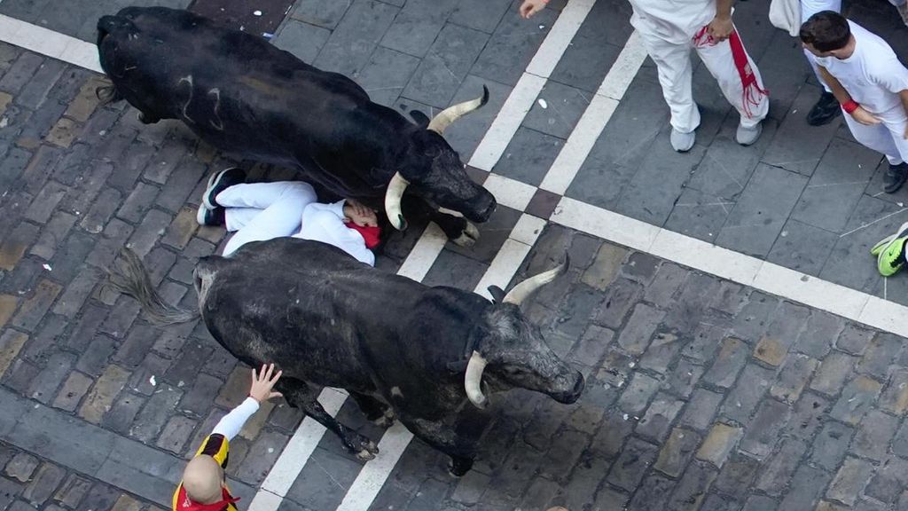 Los peligrosos Cebada Gago protagonizan el segundo encierro de los Sanfermines