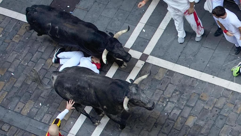 Los peligrosos Cebada Gago protagonizan el segundo encierro de los Sanfermines