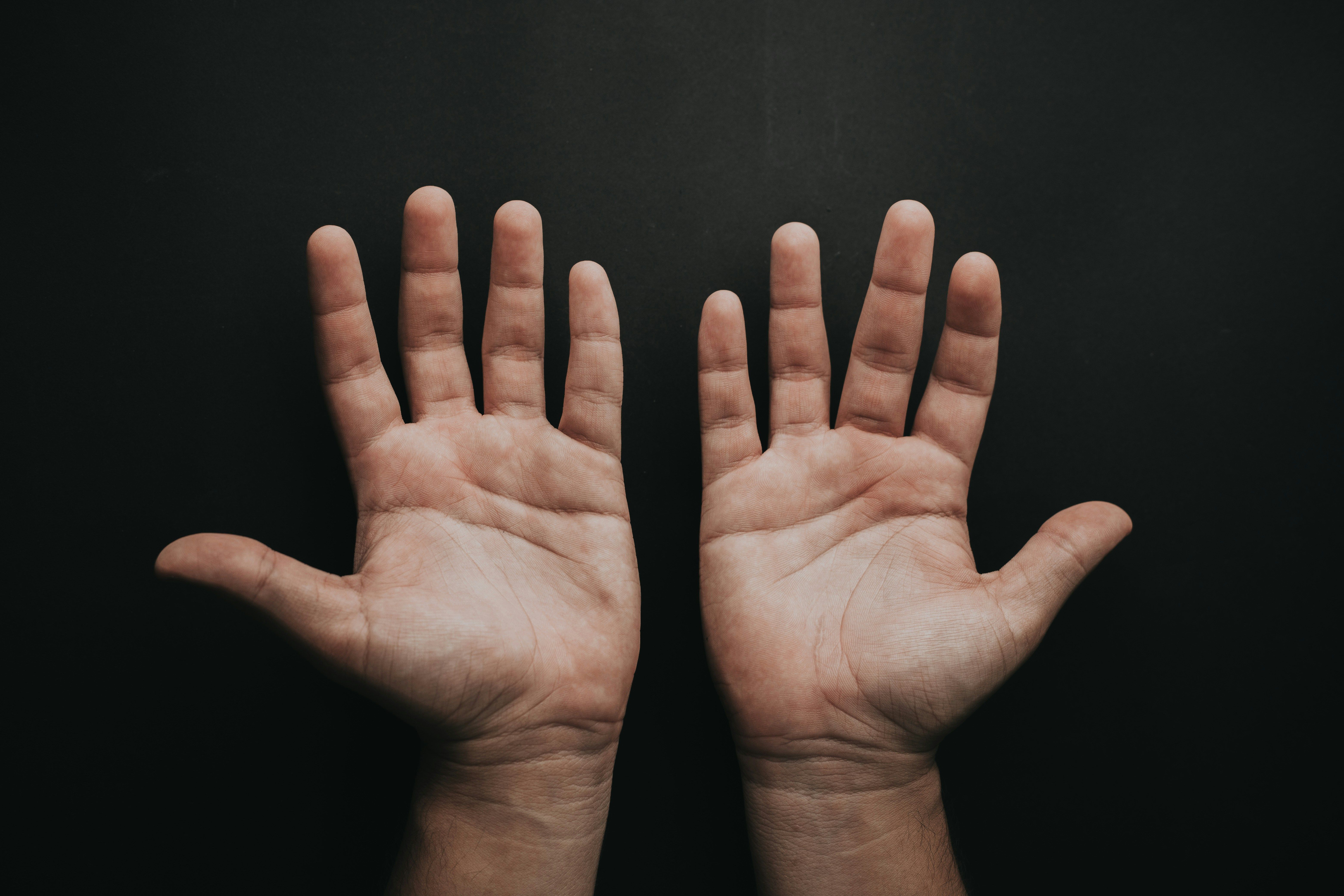 manos luis quintero unsplash