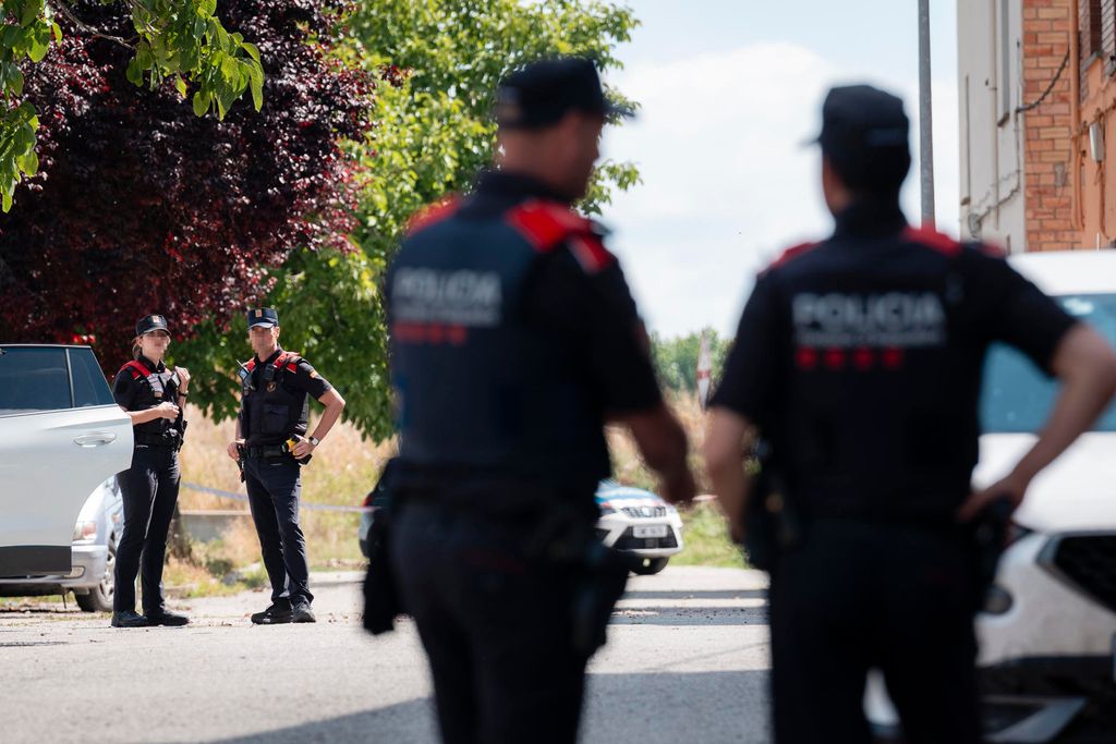 Noche de tensión en Calldetenes, Barcelona: dos fallecidos y cinco Mossos heridos