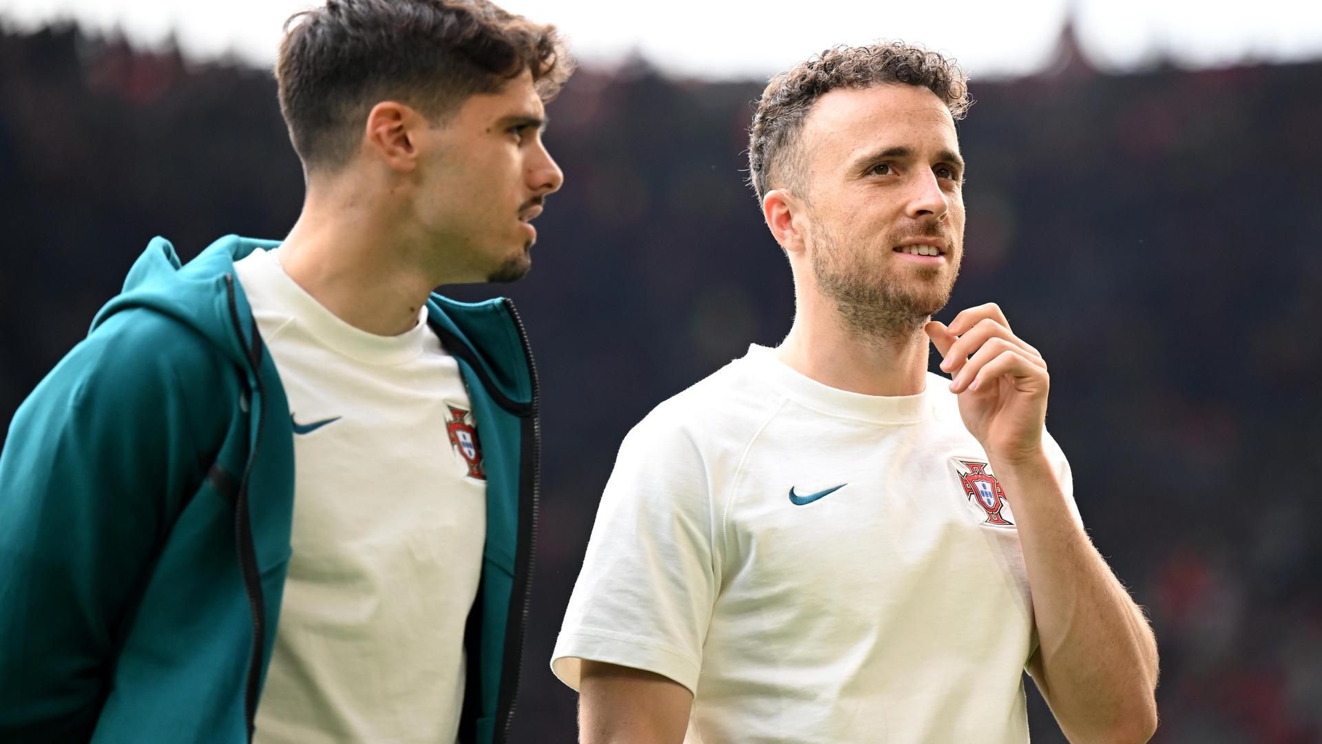 Pedro Neto y Diogo Jota, en una imagen de 2024