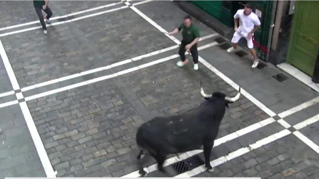 Segundo día de los Sanfermines: los rebeldes toros Cebada Gago protagonizan un largo y peligroso encierro