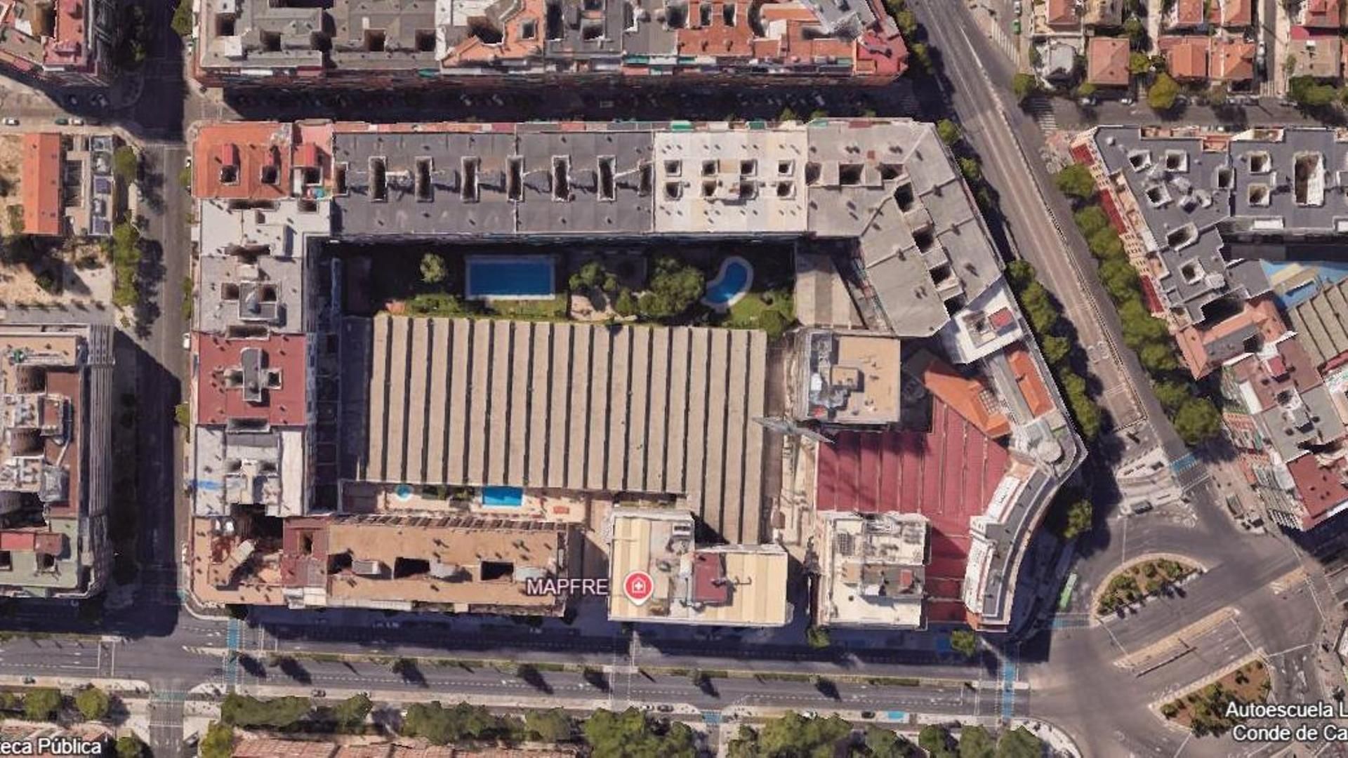 Situación de la nave, en el interior de una manzana - Google Earth
