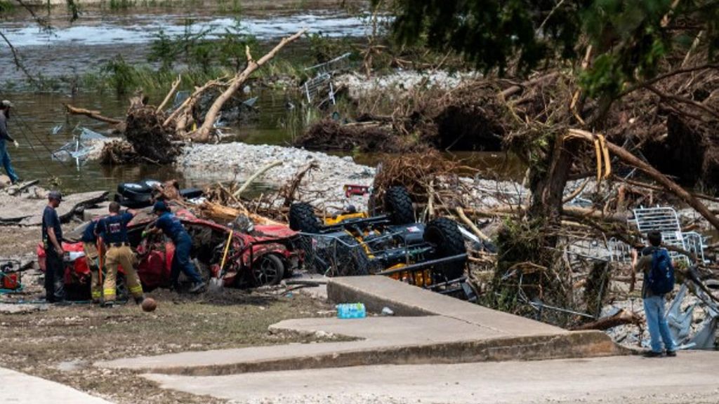 Tragedia en Texas: los equipos de rescate buscan a los desaparecidos, pendiente de una nueva tormenta