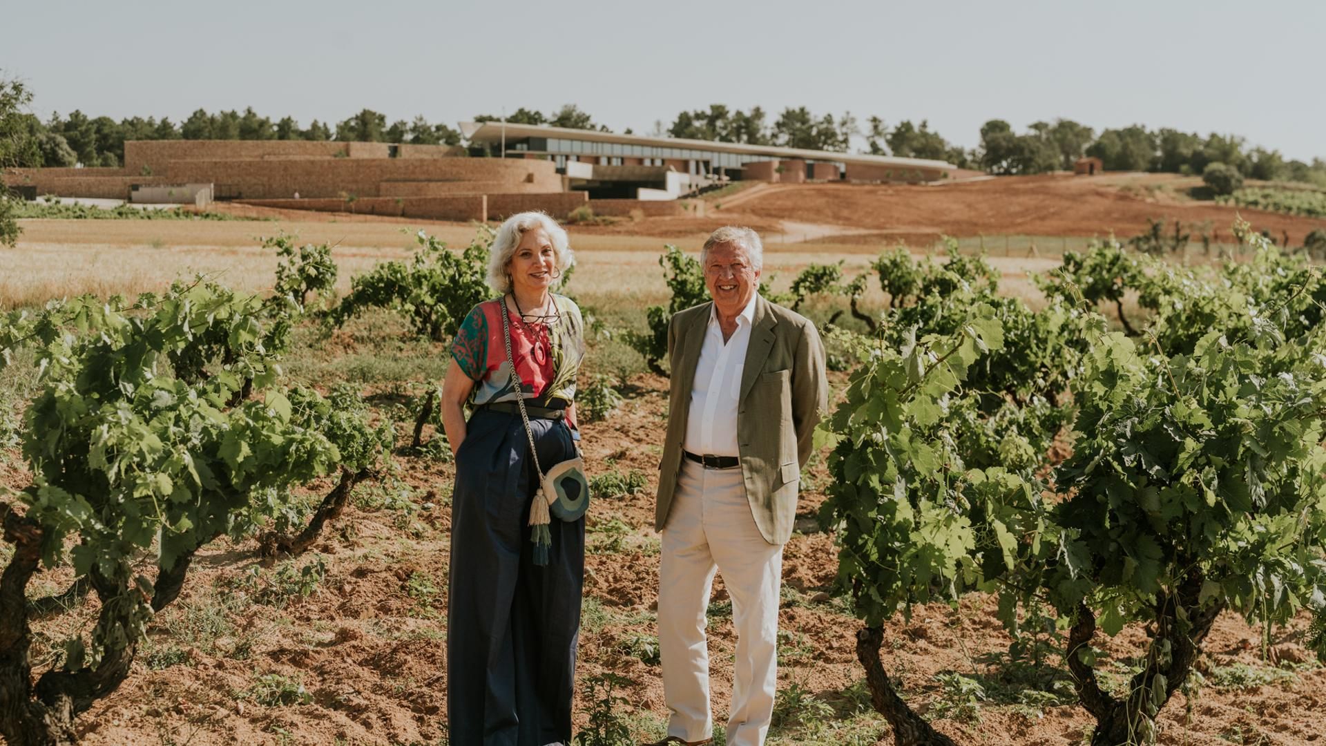 Carme Pinós y Mario Rotllant en Bodegas La Horra