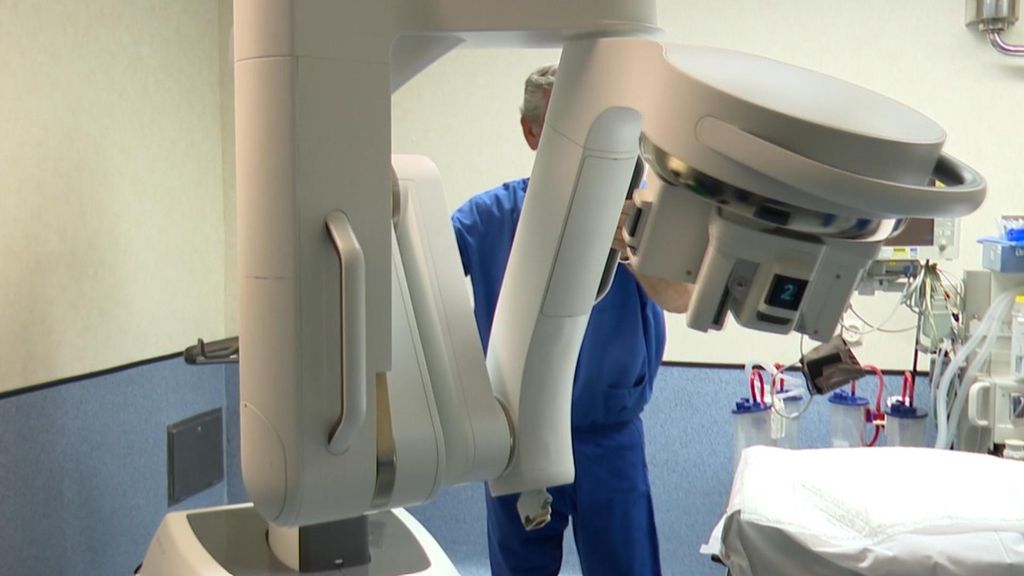 El robot quirúrgico más avanzado del mundo, Da Vinci Single Port, ya opera en un hospital de Madrid