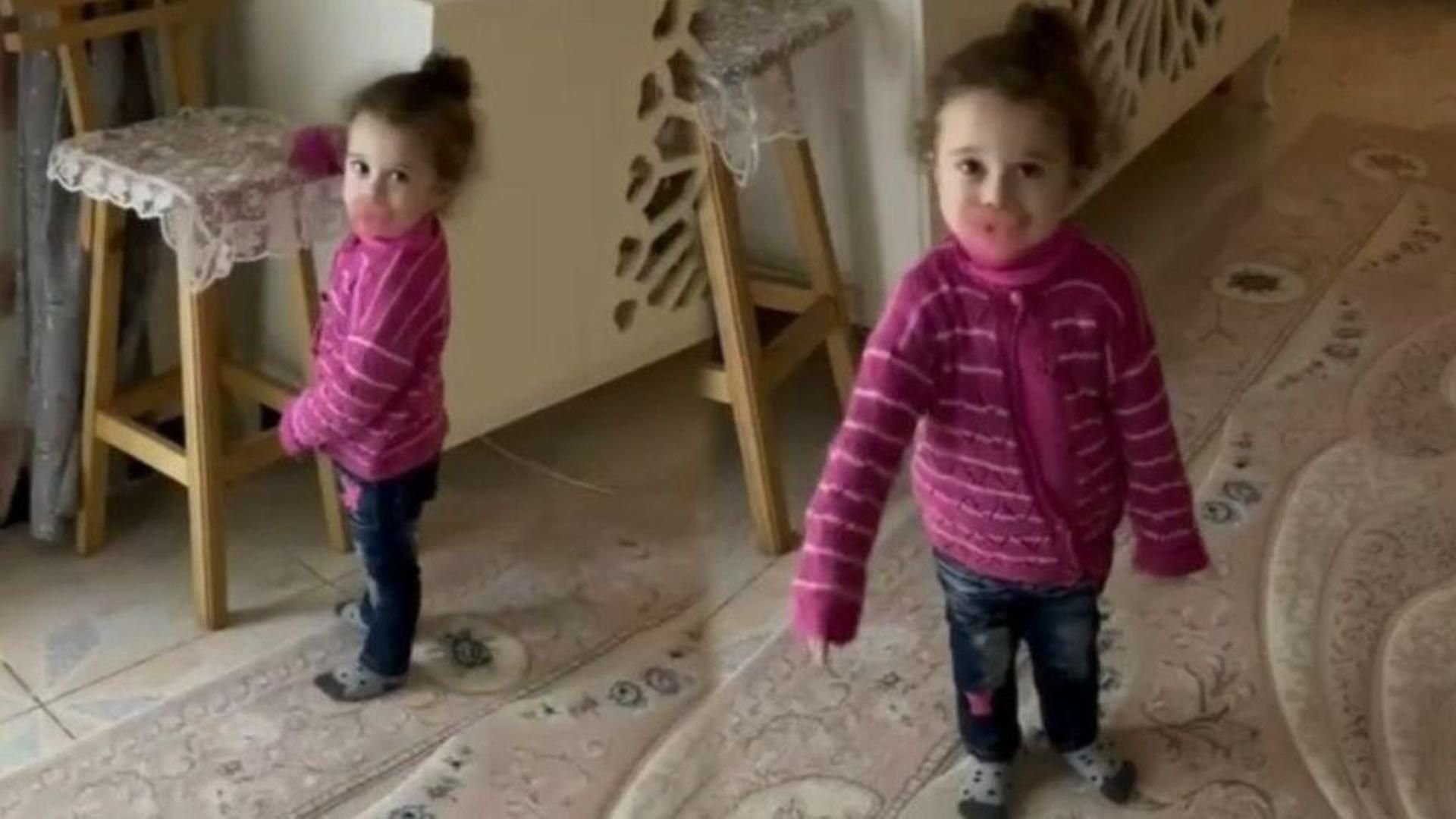 El vídeo que grabó Alba, la madre de Khaley, cuando pudo ver brevemente a su hija en Egipto