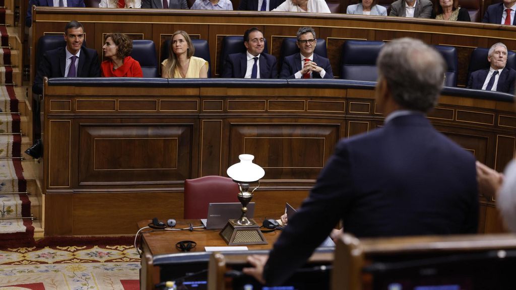 Feijóo amplía a su familia las acusaciones de corrupción a Sánchez y este le recuerda todos los casos del PP