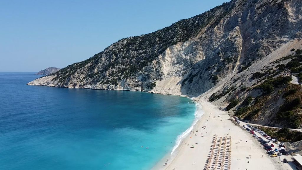 Guía de las Islas Jónicas: cultura, playas teñidas de mil tonos de azul y una gastronomía exquisita