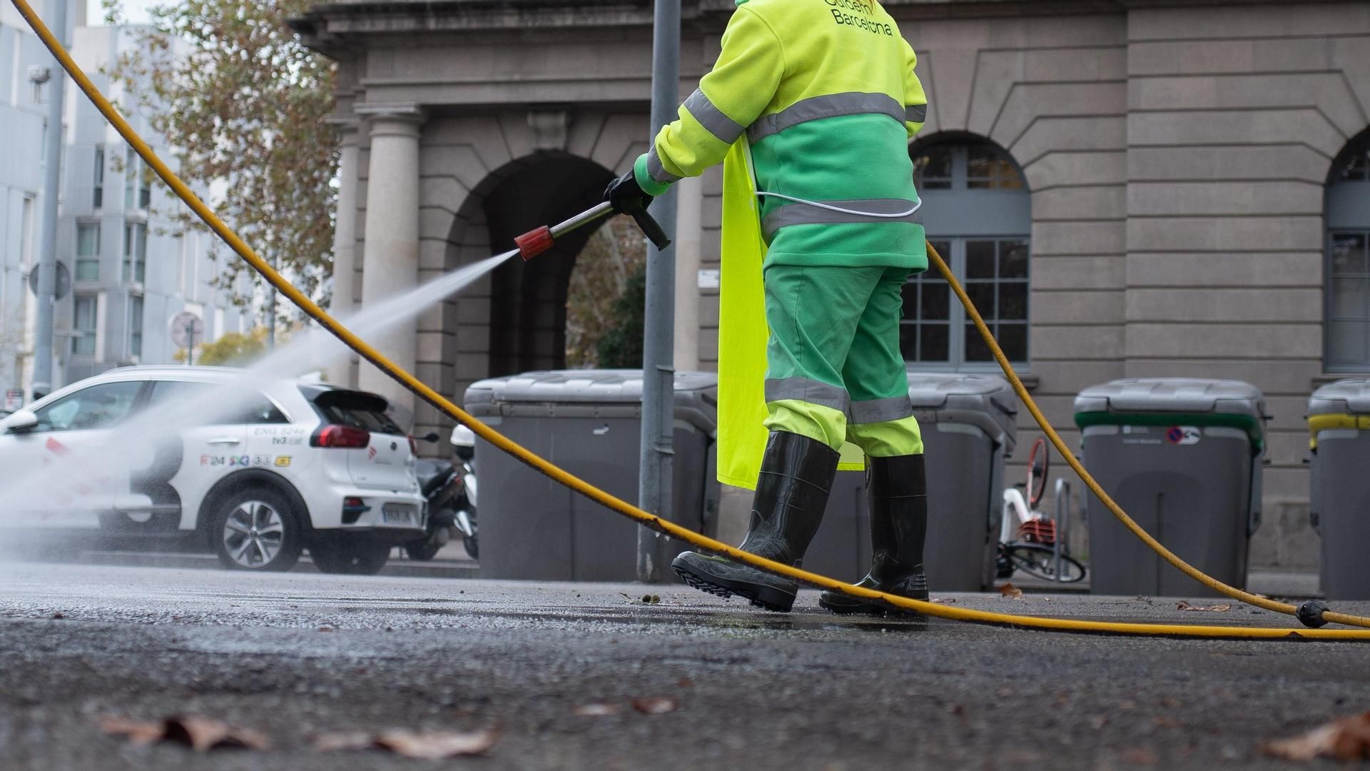 La empleada de limpieza de Barcelona falleció al desplomarse y golpearse la cabeza: la familia dice que pudo sufrir un golpe de calor