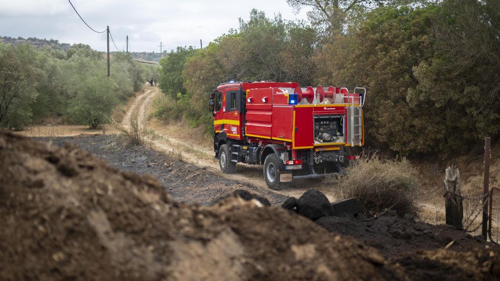 Incendio en Tarragona: el ambiente húmedo por la llovizna en la zona facilita las labores de extinción
