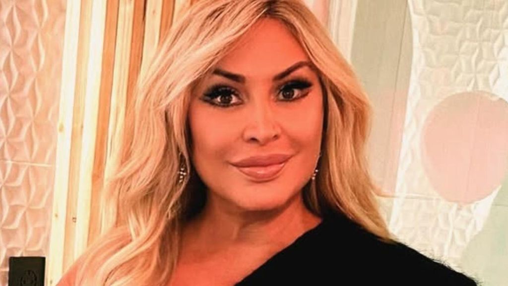 Raquel Mosquera aparece posando