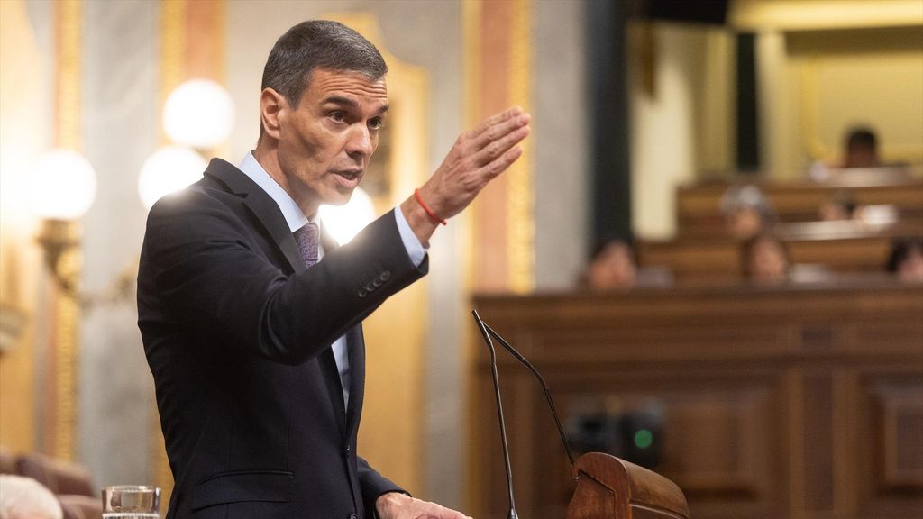 Sánchez pide perdón, reconoce que pensó en dimitir y presenta sus medidas anticorrupción: su enfrentamiento con Feijóo