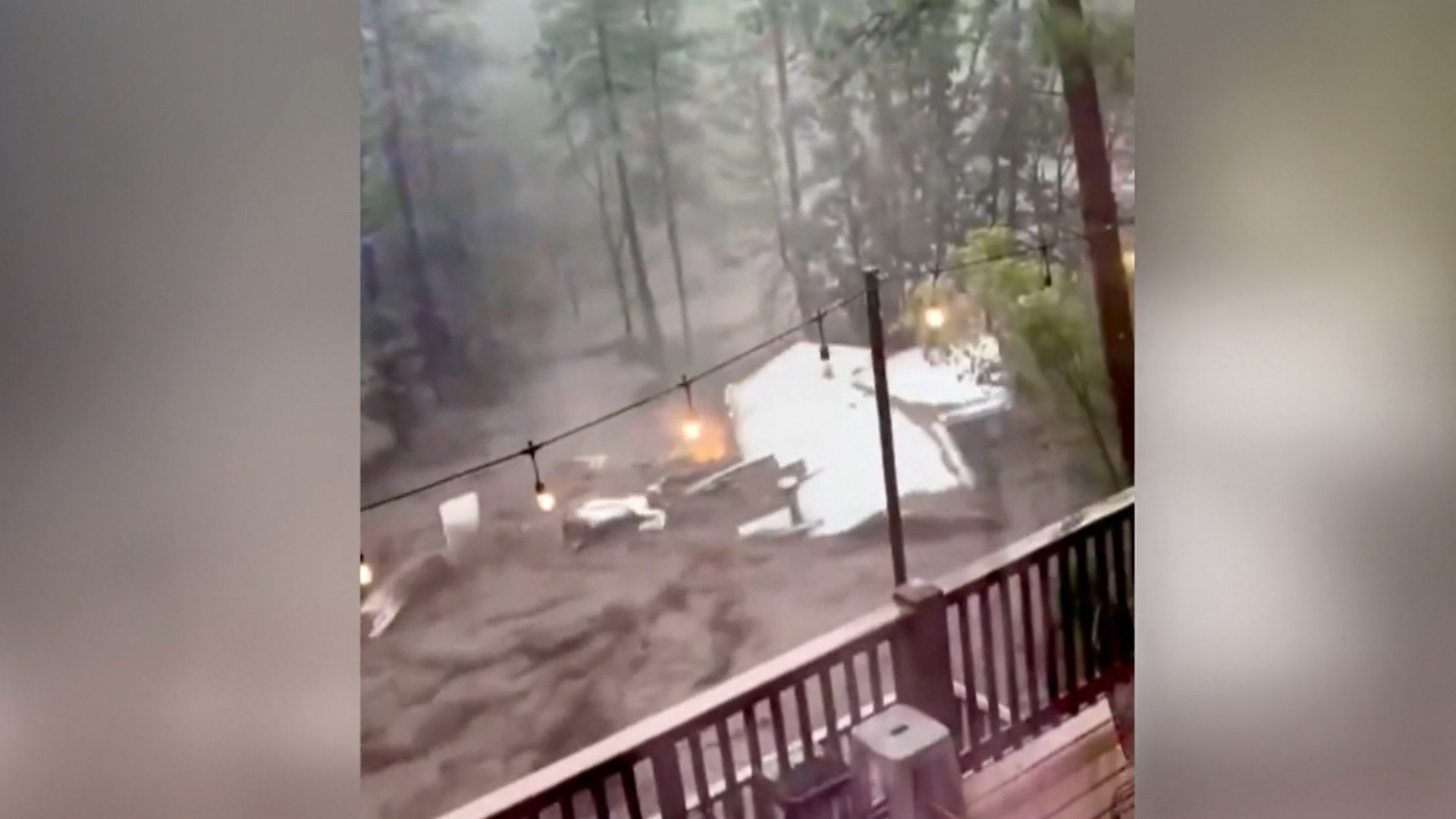 Tres muertos en Nuevo México tras una riada récord: el agua arranca viviendas y provoca rescates peligrosos Tres muertos en Nuevo México tras una riada récord: el agua arranca viviendas y provoca rescates peligrosos