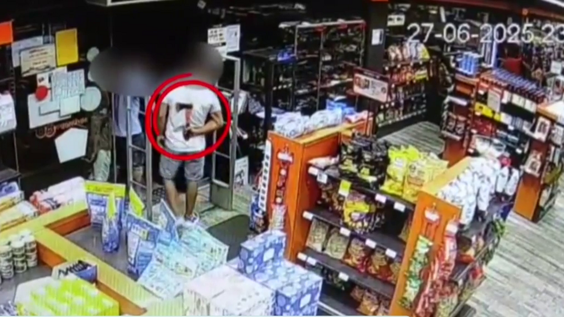 Una pelea entre dos familias en un bar deja un herido y doce detenidos Una pelea entre dos familias en un bar deja un herido y doce detenidos