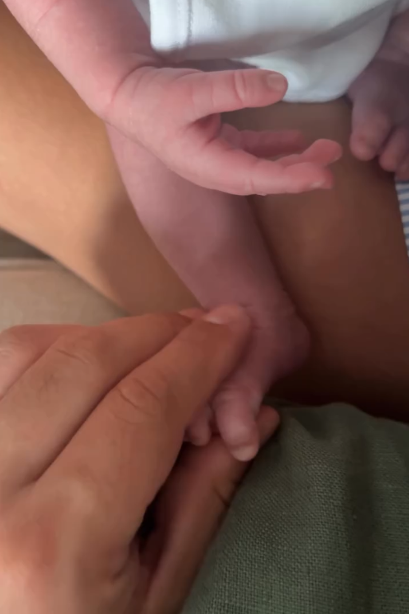 Asraf Beno anuncia que su hijo está mejor de su problema de cólicos