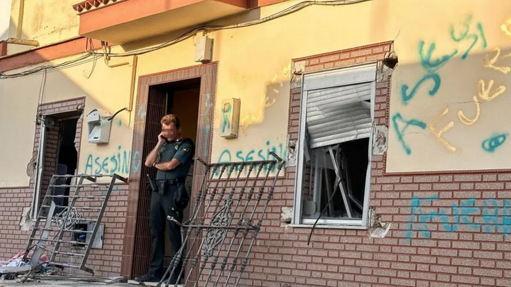 Fachada de la casa del detenido por el apuñalamiento mortal del menor en Isla Mayor, Sevilla