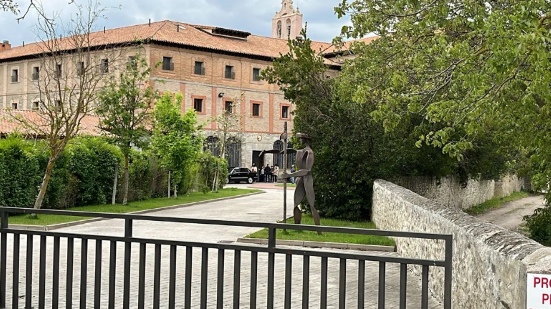 Fachada del Monasterio de Belorado.jpg