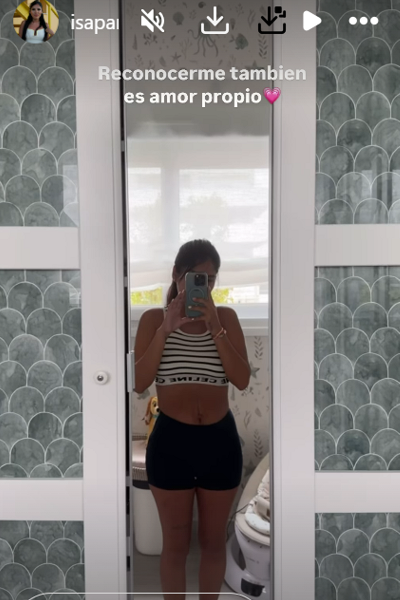 Isa Pantoja ha compartido una foto frente al espejo para mostrar su figura tras el parto