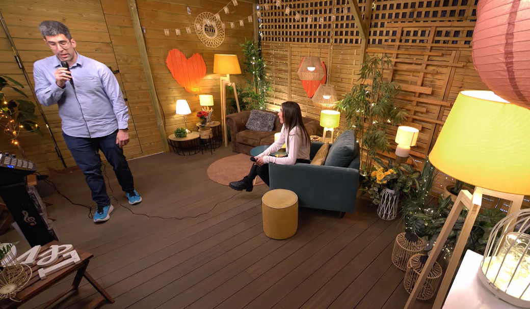 José rapea para su cita en el reservado de 'First Dates'