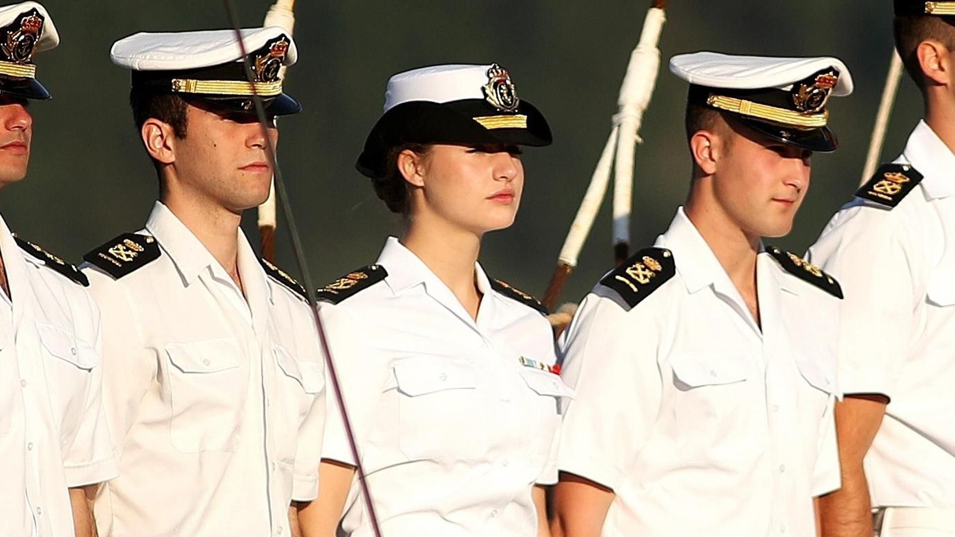 La princesa Leonor junto a sus compañeros a bordo del buque-escuela de la Armada 'Juan Sebastián de Elcano'