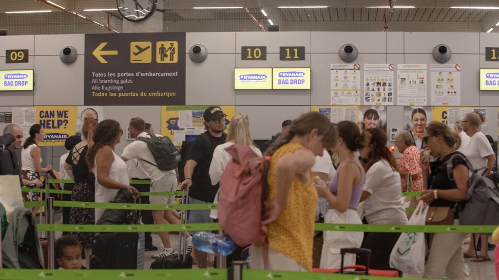 Los retrasos en los vuelos generan una situación incómoda para pasajeros y trabajadores