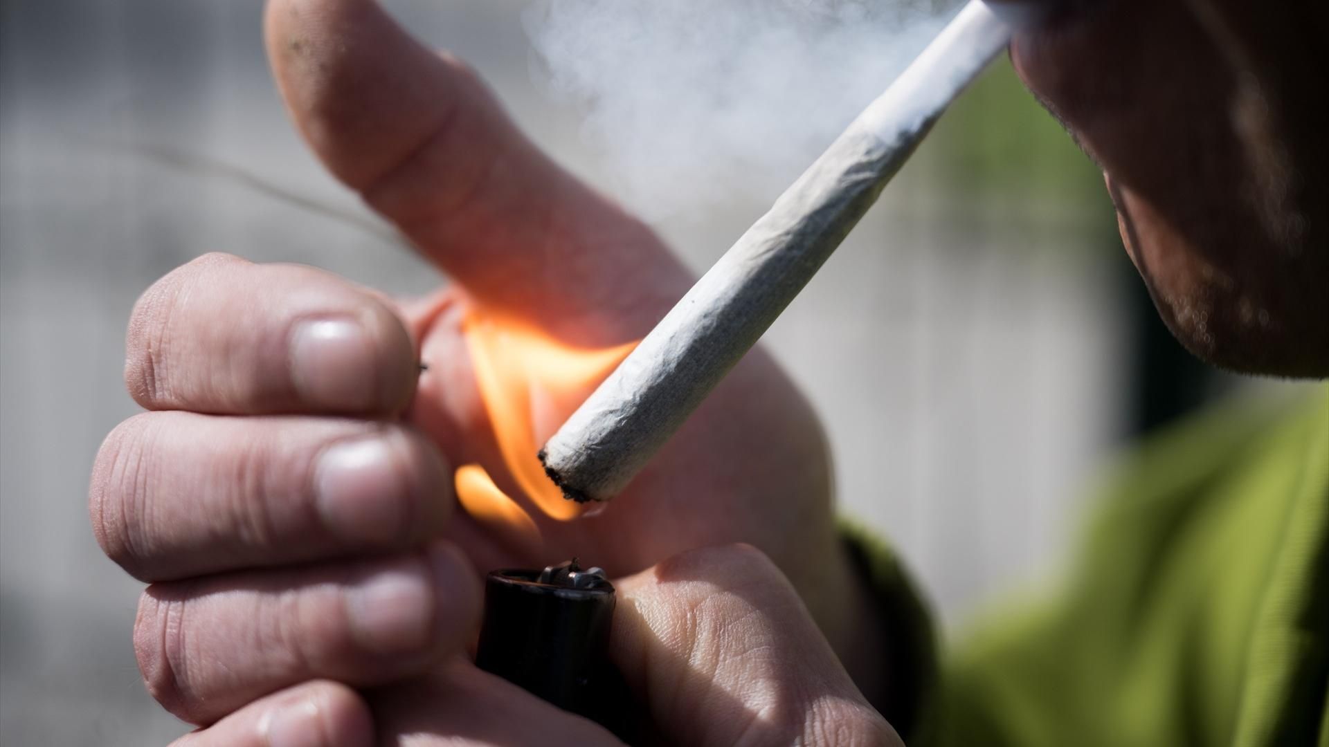 Un estudio relaciona a los influencers con el riesgo del cannabis y el vapeo entre los adolescentes Un estudio relaciona a los influencers con el riesgo del cannabis y el vapeo entre los adolescentes