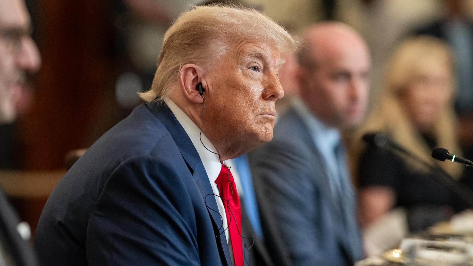 Un juez bloquea temporalmente la orden ejecutiva de Trump que busca acabar con la ciudadanía por nacimiento