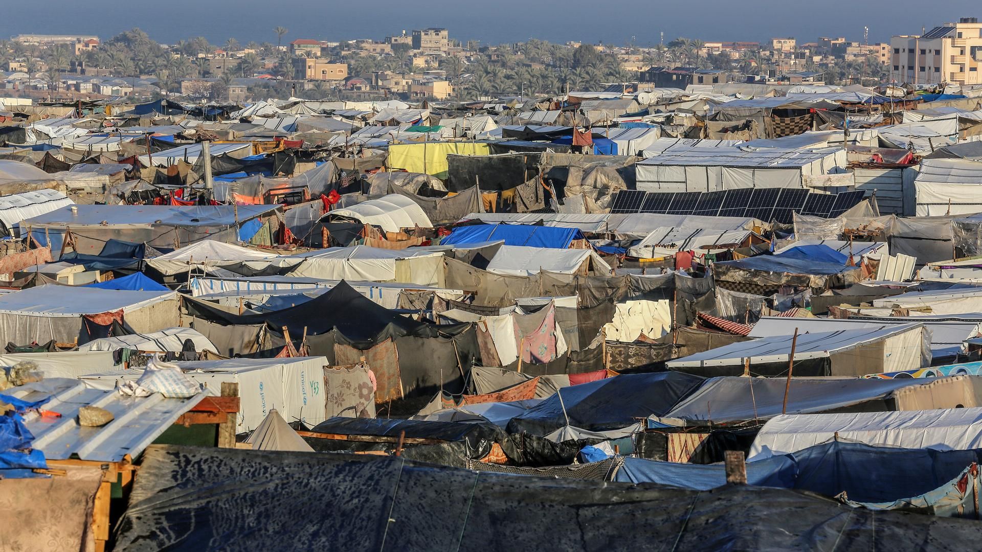 Vista aérea del campamento de refugiados de Al-Mawasi, al sur de la Franja de Gaza, donde Israel quiere establece su gueto "Ciudad humanitaria"