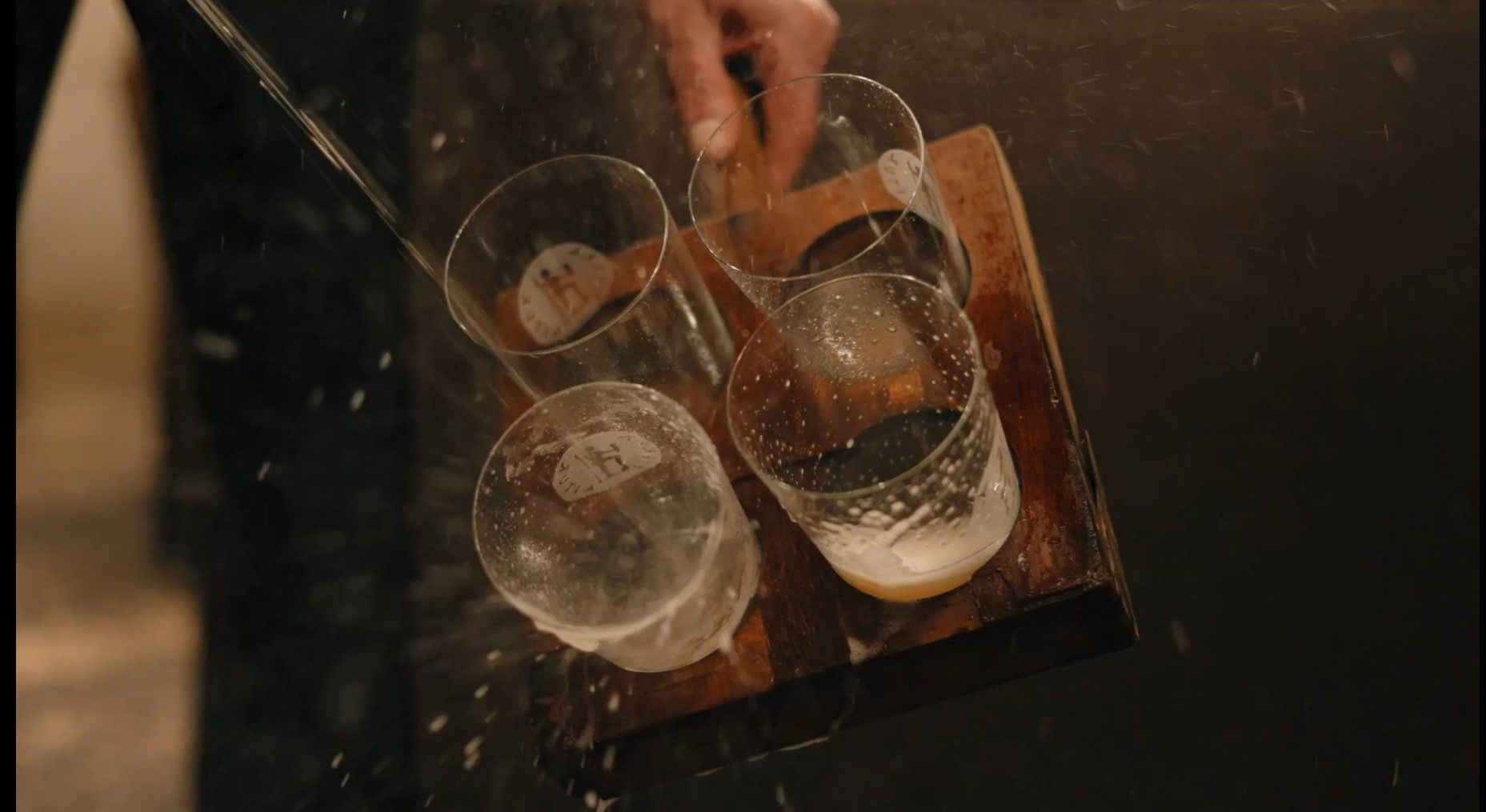 Escanciado de 4 vasos de sidra de una vez